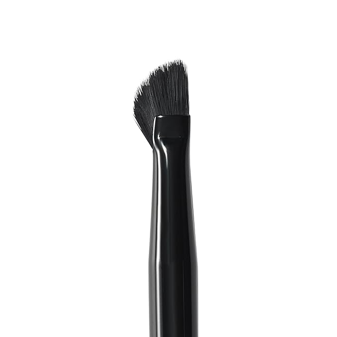 e.l.f. Wing It Liner Brush, Curved Eyeliner Brush For Creating a Precise Winged Look, Made With Synthetic Bristles, Vegan & Cruelty-Free